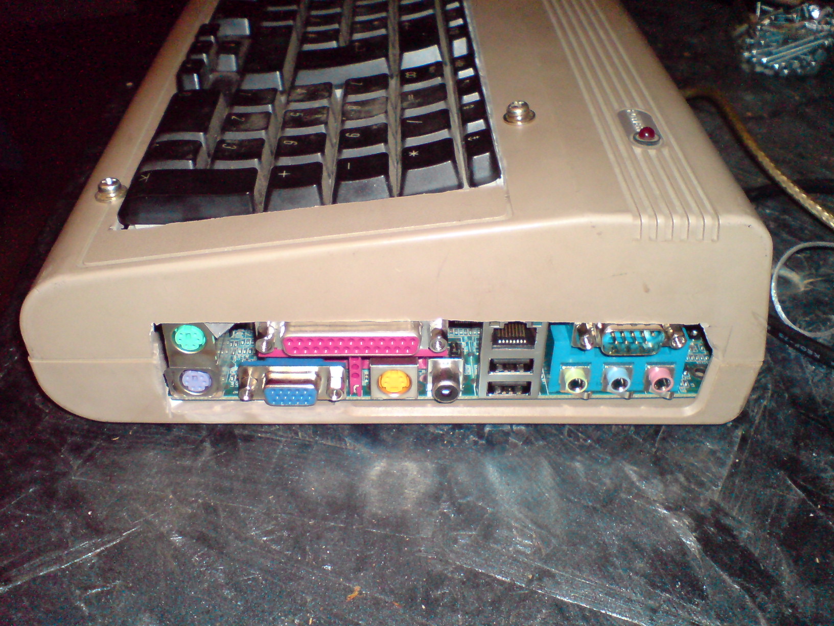 C64_aussparung_motherboard